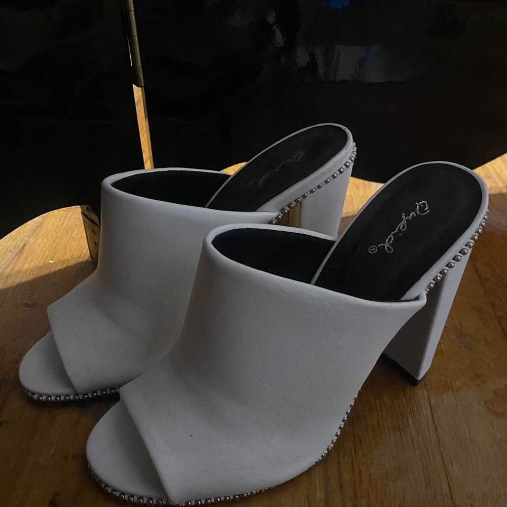 white mule heels